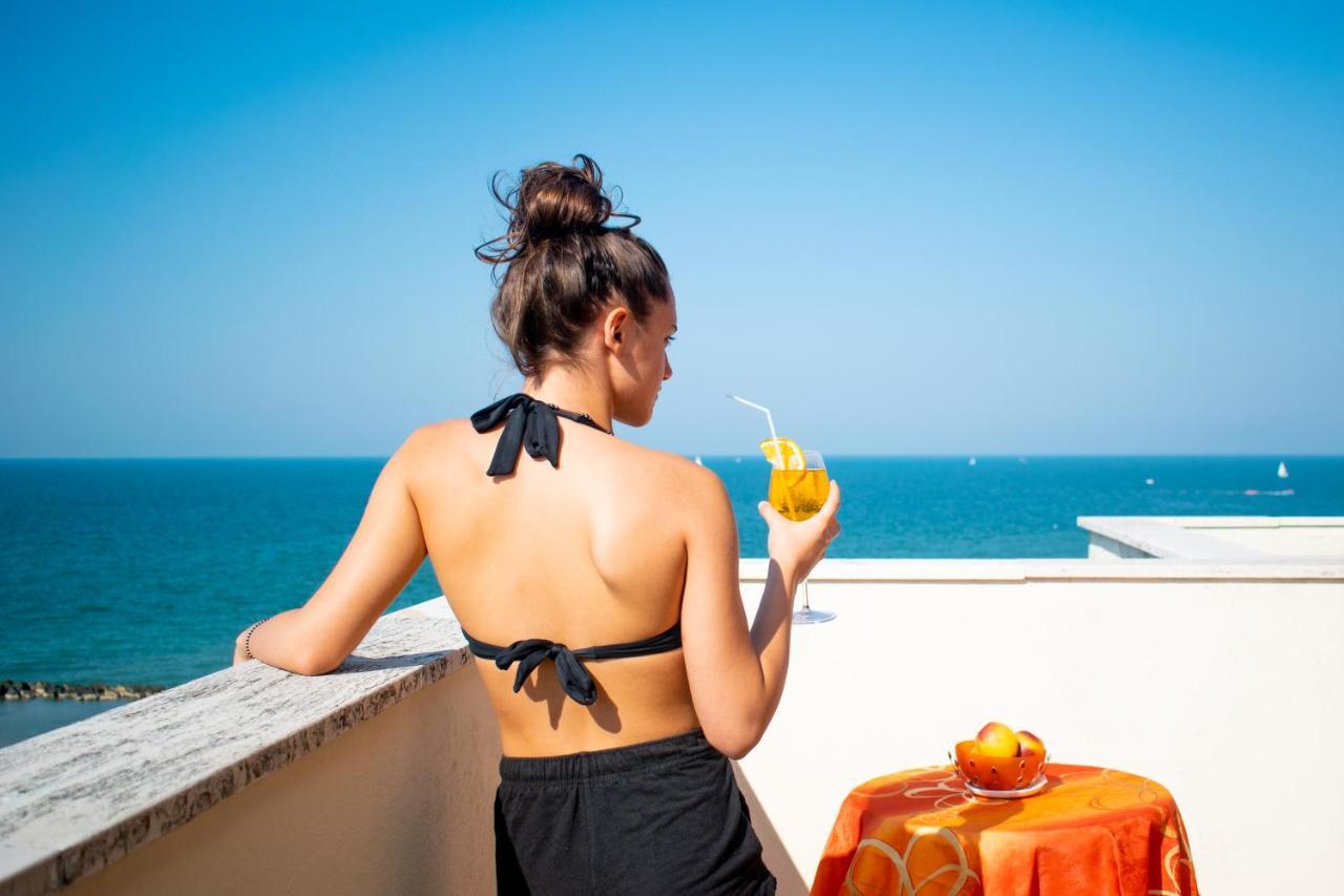 Hotel Driade Sul Mare 里米尼 外观 照片