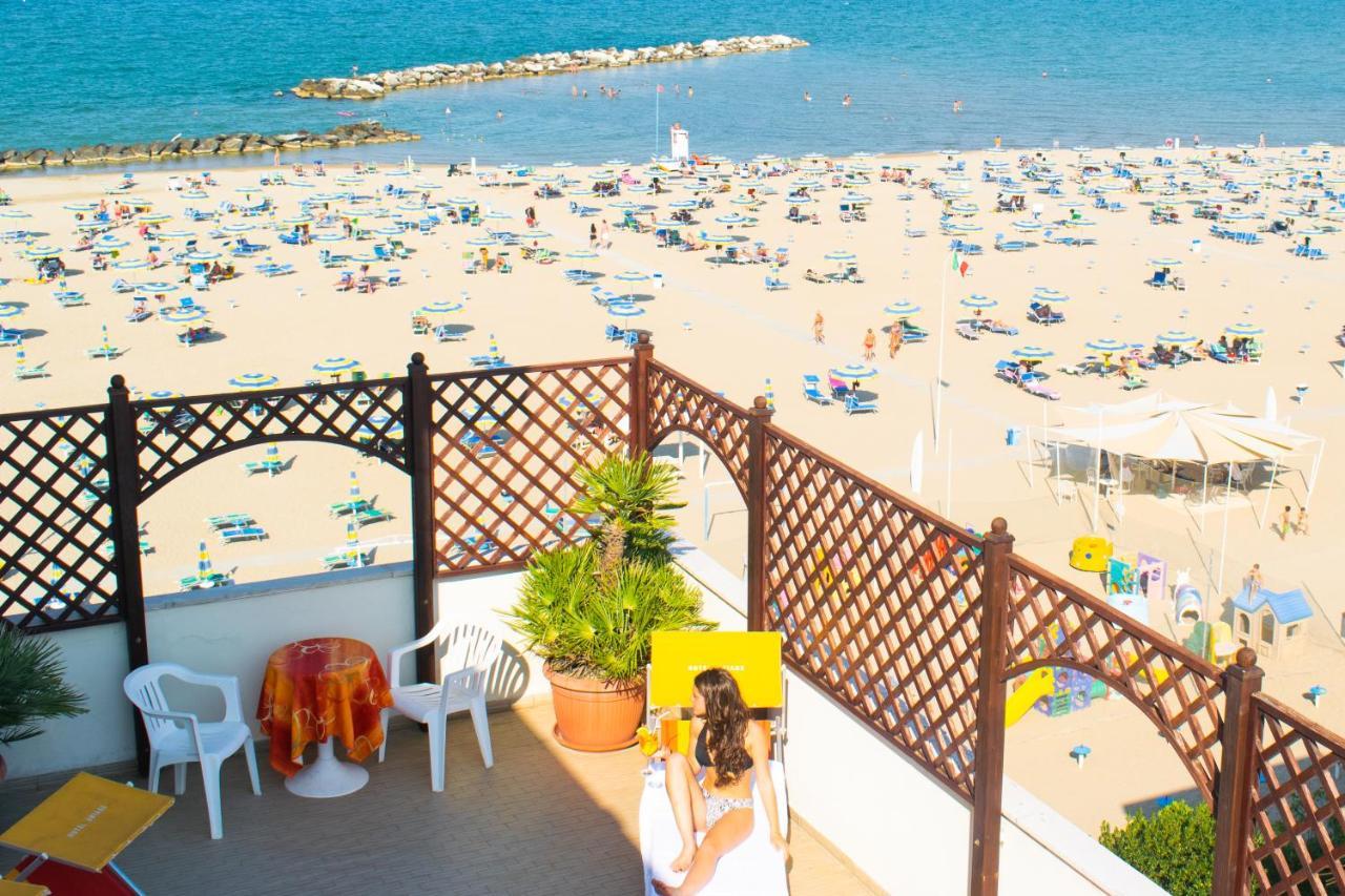 Hotel Driade Sul Mare 里米尼 外观 照片